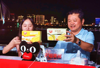 文昌副市長走進(jìn)直播間為文昌特色美食代言
